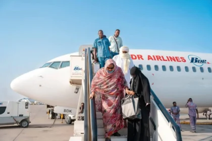 ١٧٩ سودانياً يعودون من الدوحة مباشرة.. ولحظة الهبوط في الخرطوم لا تُنسى