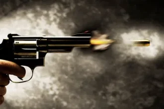 رصاصة واحدة أنهت حياة شاب على يد شقيقه بسبب خلاف على المال
