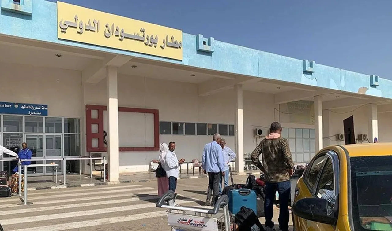 تأهيل سير العفش بمطار بورتسودان