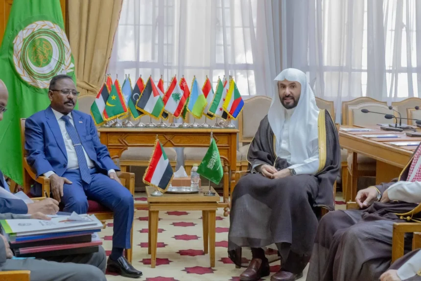 وزير العدل السوداني يبحث مع نظيره السعودي تعزيز التعاون القضائي