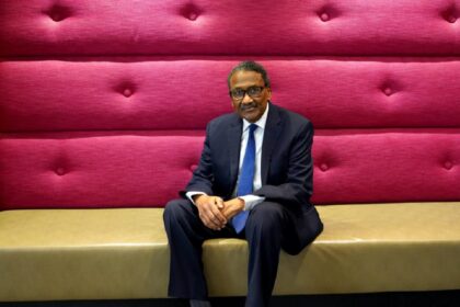 السفير السوداني السابق في واشنطن يعود إلى الخرطوم لطرح رؤية جديدة بشأن الأزمة