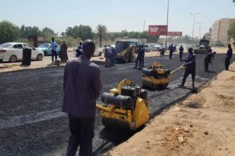 استمرار أعمال صيانة الطريق القومي ربك جبل أولياء