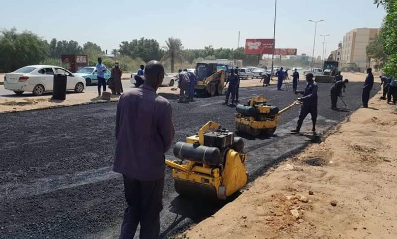 استمرار أعمال صيانة الطريق القومي ربك جبل أولياء