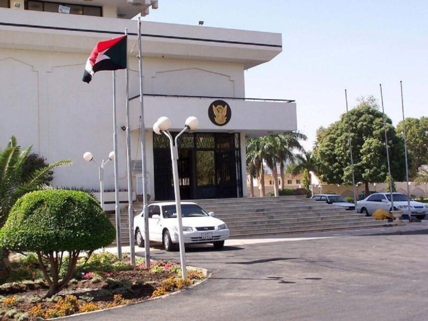 مهلة 45 يوماً للعاملين الحكوميين السودانيين في أوغندا