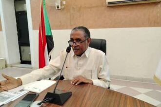 والي الخرطوم يوجه بإسراع حصر متأخرات المعلمين