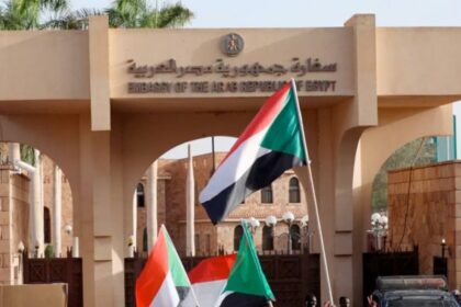 ثلاث رسائل من السفير المصري للجنة تهيئة الحوار بالخرطوم