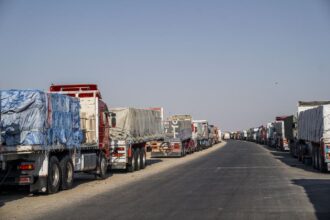 مصر توقف عبور الشاحنات للسودان لأجل غير مسمى