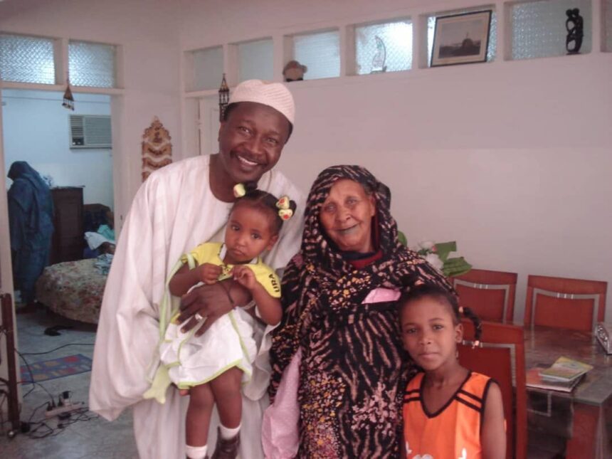 وفاة والدة الفنان السوداني عمر إحساس
